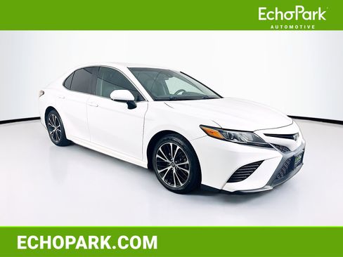 Used 2018 Toyota Camry SE image 1