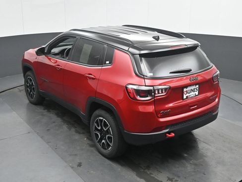 Used 2025 Jeep Compass Trailhawk AWD/4WD image 36
