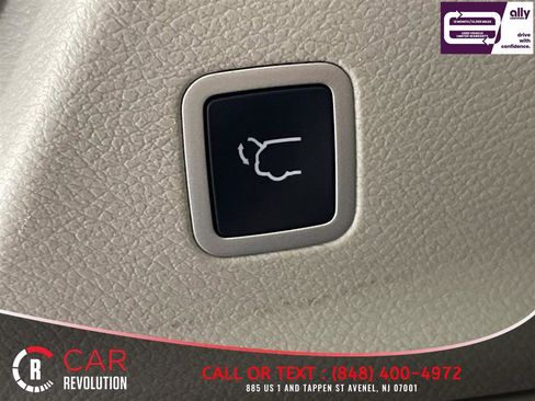 Used 2023 Chrysler Pacifica Touring-L FWD image 43