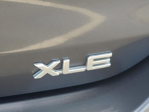 Certified 2024 Toyota Highlander XLE image 32