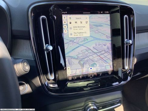 Used 2023 Volvo XC40 B5 Plus w/ Protection Package Premier image 8