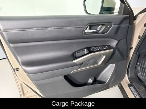Used 2023 Nissan Pathfinder Platinum FWD image 17