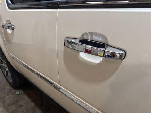 Used 2010 Cadillac Escalade ESV Premium AWD/4WD image 33