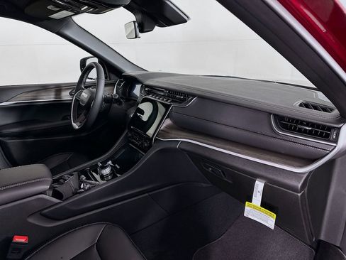 New 2025 Jeep Grand Cherokee Limited image 35