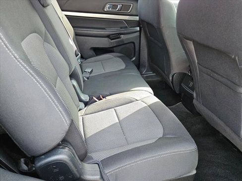 Used 2018 Ford Explorer XLT FWD image 18