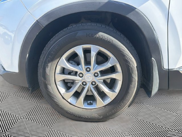 Used 2020 Hyundai Santa Fe SE FWD image 29