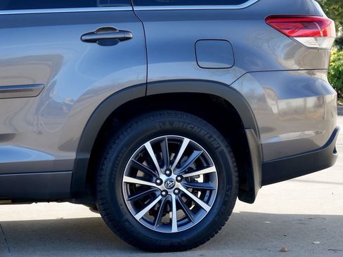 Used 2018 Toyota Highlander XLE image 25