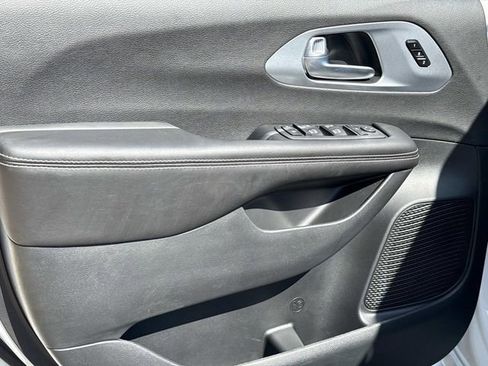 New 2026 Chrysler Pacifica Limited FWD image 29