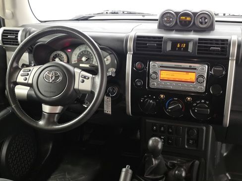Used 2014 Toyota FJ Cruiser 4WD w/ Upgrade Package image 17