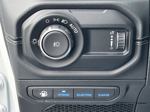 Used 2024 Jeep Wrangler Unlimited Sahara w/ Safety Group image 35