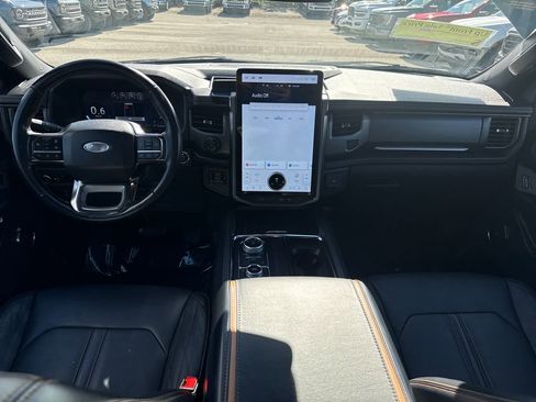 Used 2024 Ford Expedition Platinum image 6