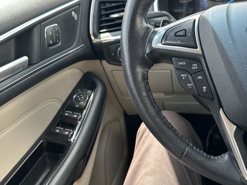 Used 2019 Ford Edge Titanium w/ Equipment Group 301A AWD/4WD image 21
