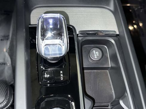 Used 2025 Volvo V60 B5 Cross Country Ultra w/ Climate Package AWD/4WD image 24