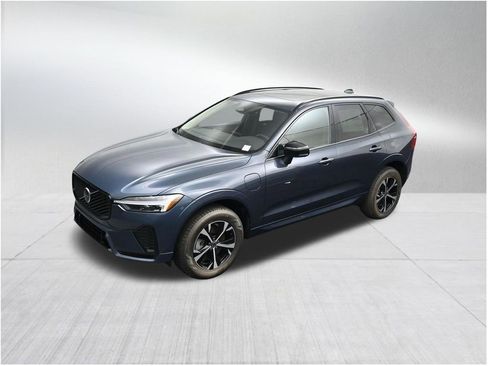 New 2026 Volvo XC60 T8 Core AWD/4WD image 13