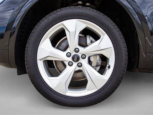 Used 2025 Audi Q5 2.0T Premium Plus w/ Premium Plus Package AWD/4WD image 9