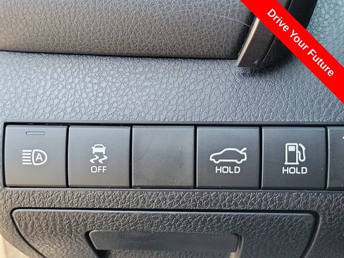 Used 2020 Toyota Camry SE FWD image 15
