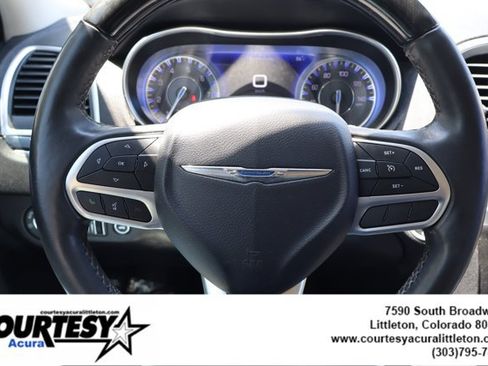 Used 2020 Chrysler 300 Limited RWD image 10