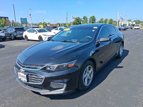 Used 2017 Chevrolet Malibu LS w/ LPO, Convenience Package 1 FWD image 9