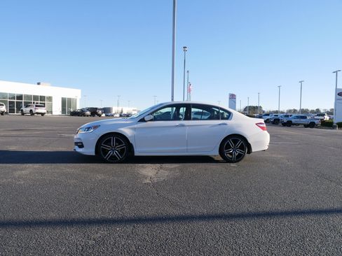 Used 2016 Honda Accord Sport image 7