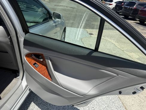 Used 2010 Toyota Camry XLE FWD image 6