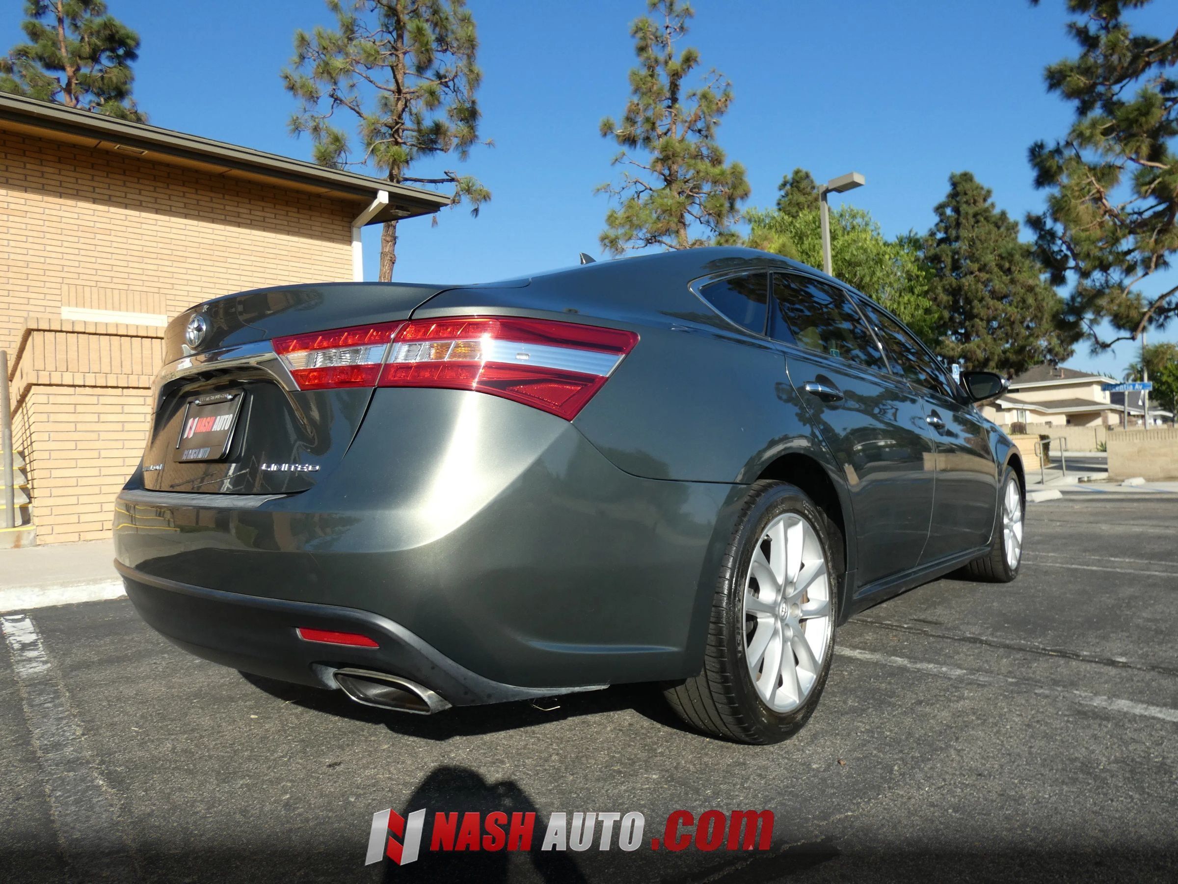 Used 2013 Toyota Avalon Limited FWD image 8