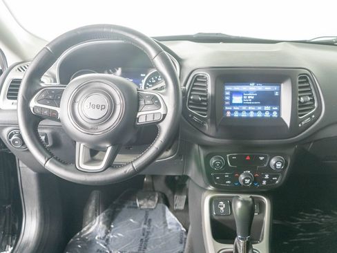 Used 2018 Jeep Compass Latitude w/ Popular Equipment Group FWD image 12