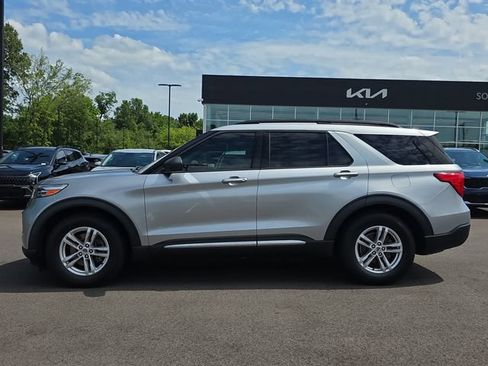 Used 2020 Ford Explorer XLT w/ Equipment Group 202A RWD image 2