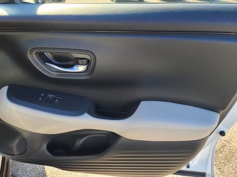 Used 2023 Honda HR-V LX image 21