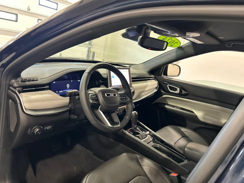 Used 2024 Jeep Compass Limited w/ Elite Group AWD/4WD image 17