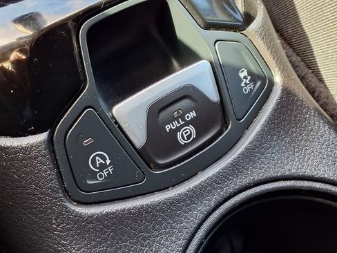 Used 2019 Jeep Compass Latitude FWD image 14