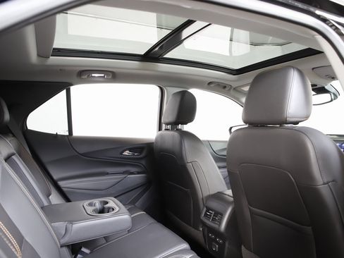 Used 2022 Chevrolet Equinox Premier image 11