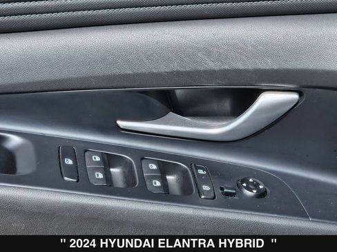 Used 2024 Hyundai Elantra Limited FWD image 15