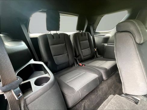 Used 2017 Ford Explorer XLT AWD/4WD image 27