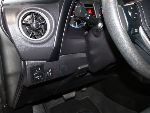 Used 2019 Toyota Corolla LE FWD image 20
