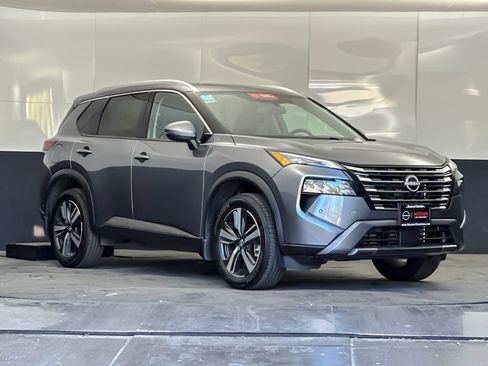 Used 2025 Nissan Rogue SL w/ Tech Package FWD image 1