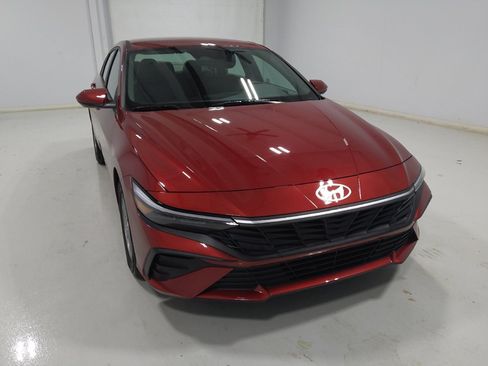 Used 2024 Hyundai Elantra SE FWD image 14