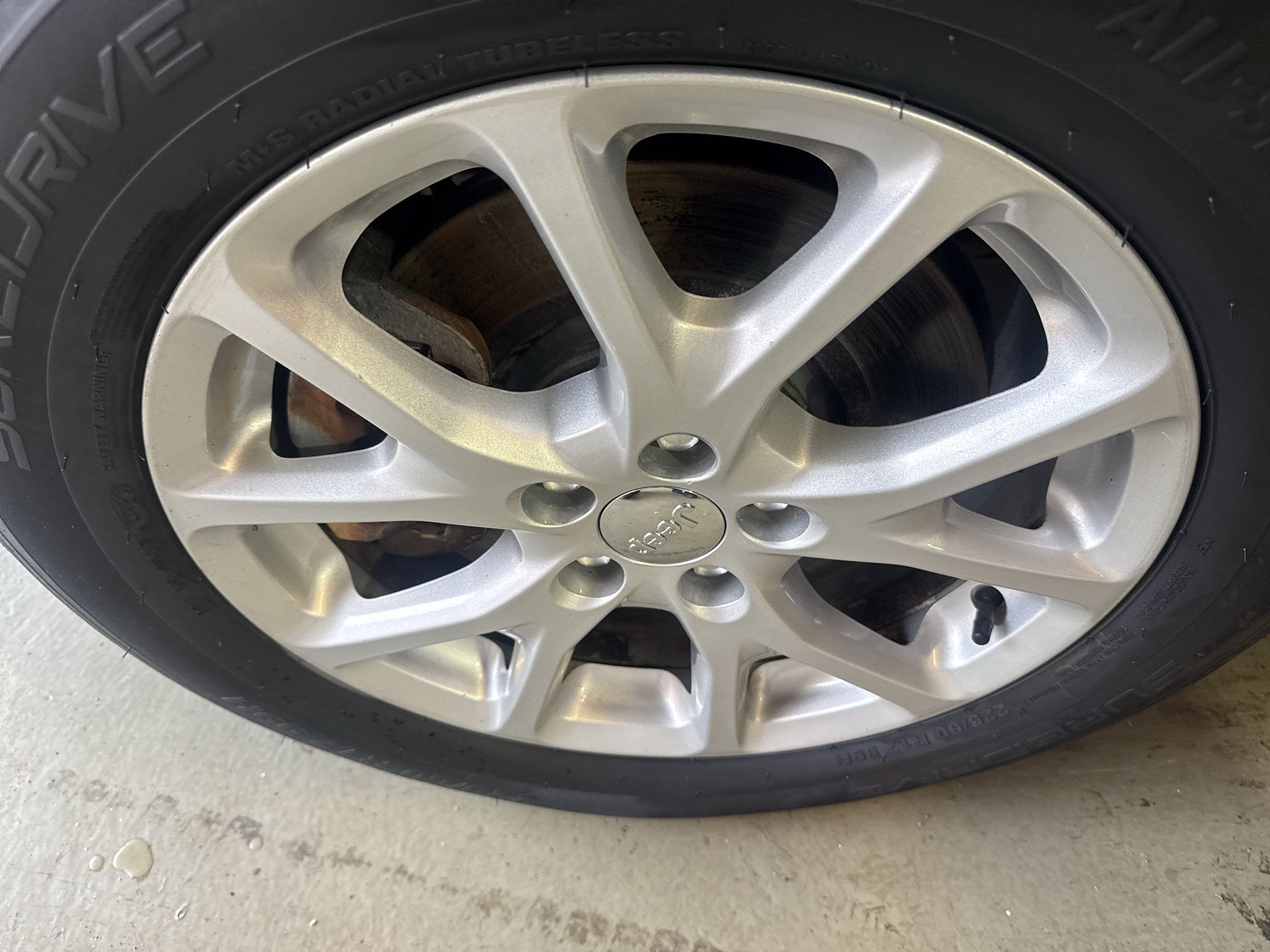 Used 2014 Jeep Cherokee Latitude w/ Cold Weather Group FWD image 31