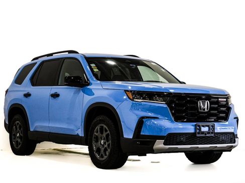 Used 2024 Honda Pilot TrailSport image 1