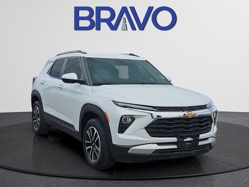 Used 2024 Chevrolet TrailBlazer LT AWD/4WD image 2