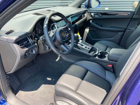 Certified 2024 Porsche Macan image 4