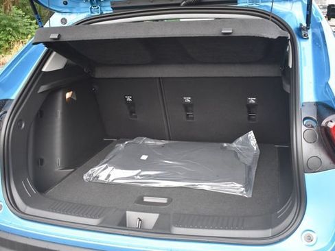 New 2026 Chevrolet Trax LT w/ LT Convenience Package FWD image 19
