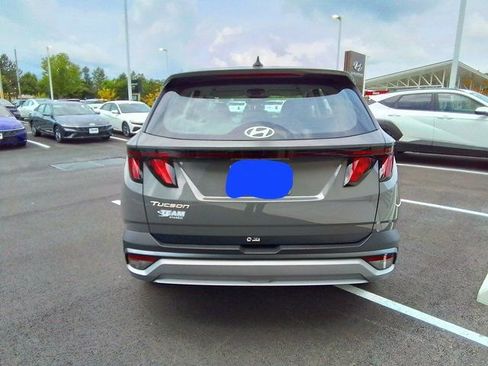 Used 2025 Hyundai Tucson SE image 6