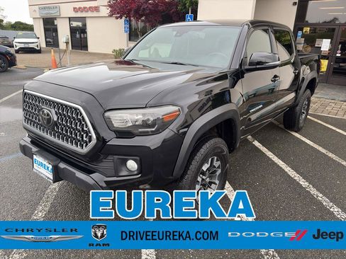 Used 2019 Toyota Tacoma TRD Off-Road w/ Technology Package AWD/4WD image 1