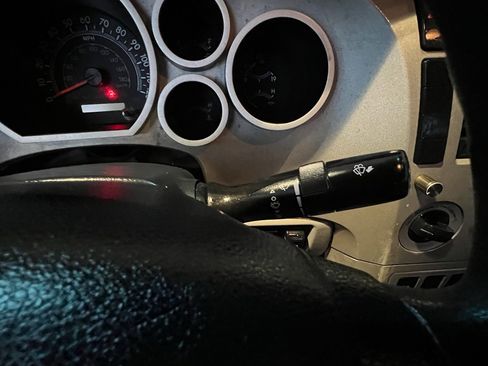 Used 2009 Toyota Tundra 4x4 CrewMax image 21