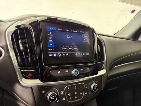 Used 2022 Chevrolet Traverse Premier FWD image 24