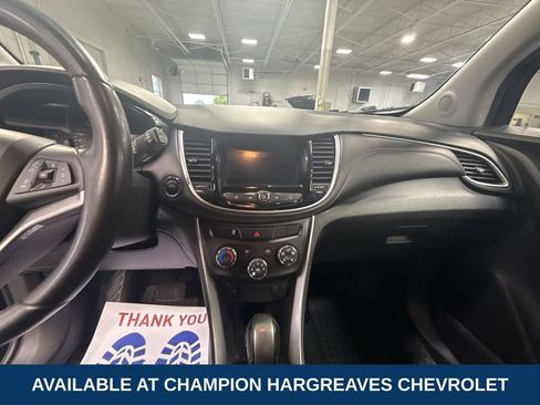Used 2020 Chevrolet Trax LT w/ LT Convenience Package FWD image 14