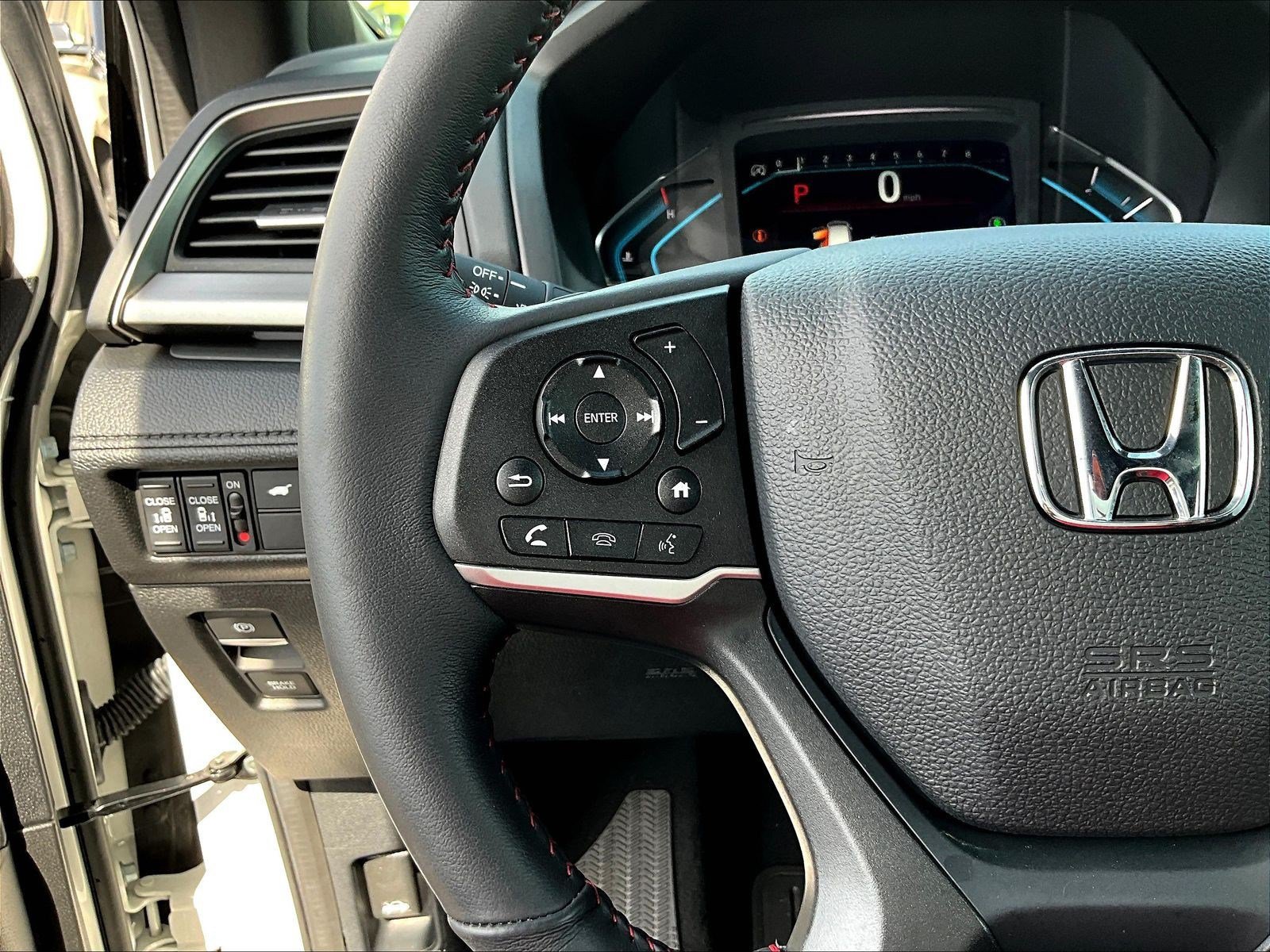 Used 2024 Honda Odyssey Sport image 11