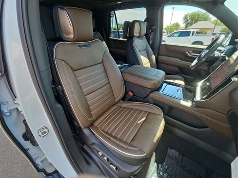 New 2026 GMC Yukon Denali Ultimate AWD/4WD image 19