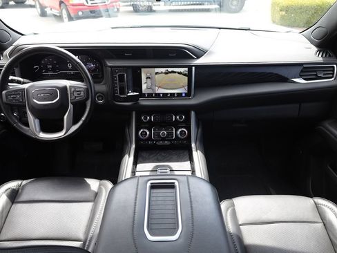 Used 2022 GMC Yukon Denali w/ Denali Ultimate Package AWD/4WD image 21