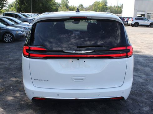 Used 2026 Chrysler Pacifica Select FWD image 6